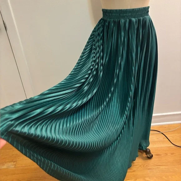 American Apparel Green Accordion Pleat Skirt - XS/S - Picture 5 of 10